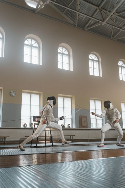 Best Fencing Gear for Beginners 2026: Masks, Jackets & Kits