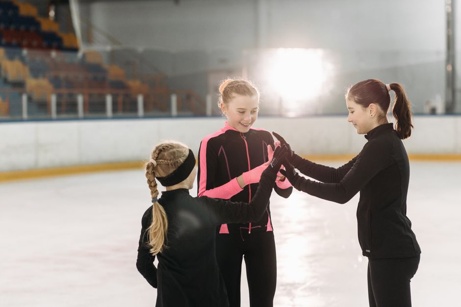 Best Figure Skates for Beginners 2026: Kids and Adults