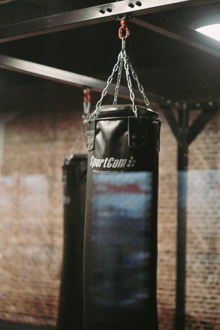 Best Kickboxing Gloves 2026: Ounces, Point Fighting & Ring