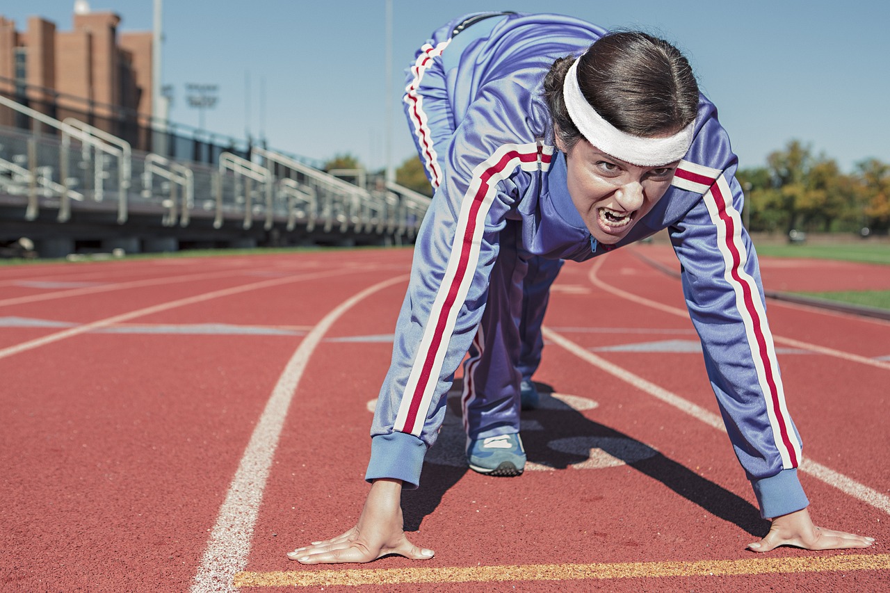 Woman, athlete, running, exercise, sprint, cinder-track, cinderpath, start, sports, fitness, healthy, workout, young, female, body, lifestyle, training, fit, health, people, active, adult, person, spo