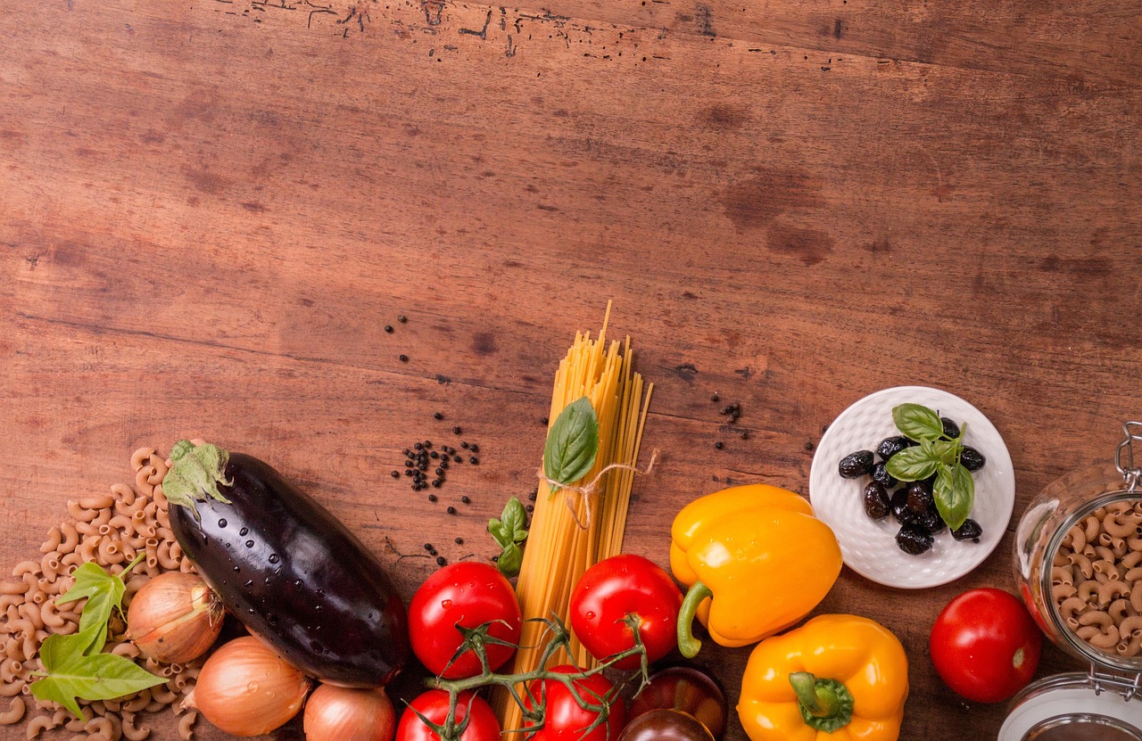 Italian cuisine, desktop backgrounds, pasta, vegetables, fresh vegetables, raw, food, 4k wallpaper, mac wallpaper, wallpaper 4k, beautiful wallpaper, italian, delicious, mediterranean cuisine, full hd