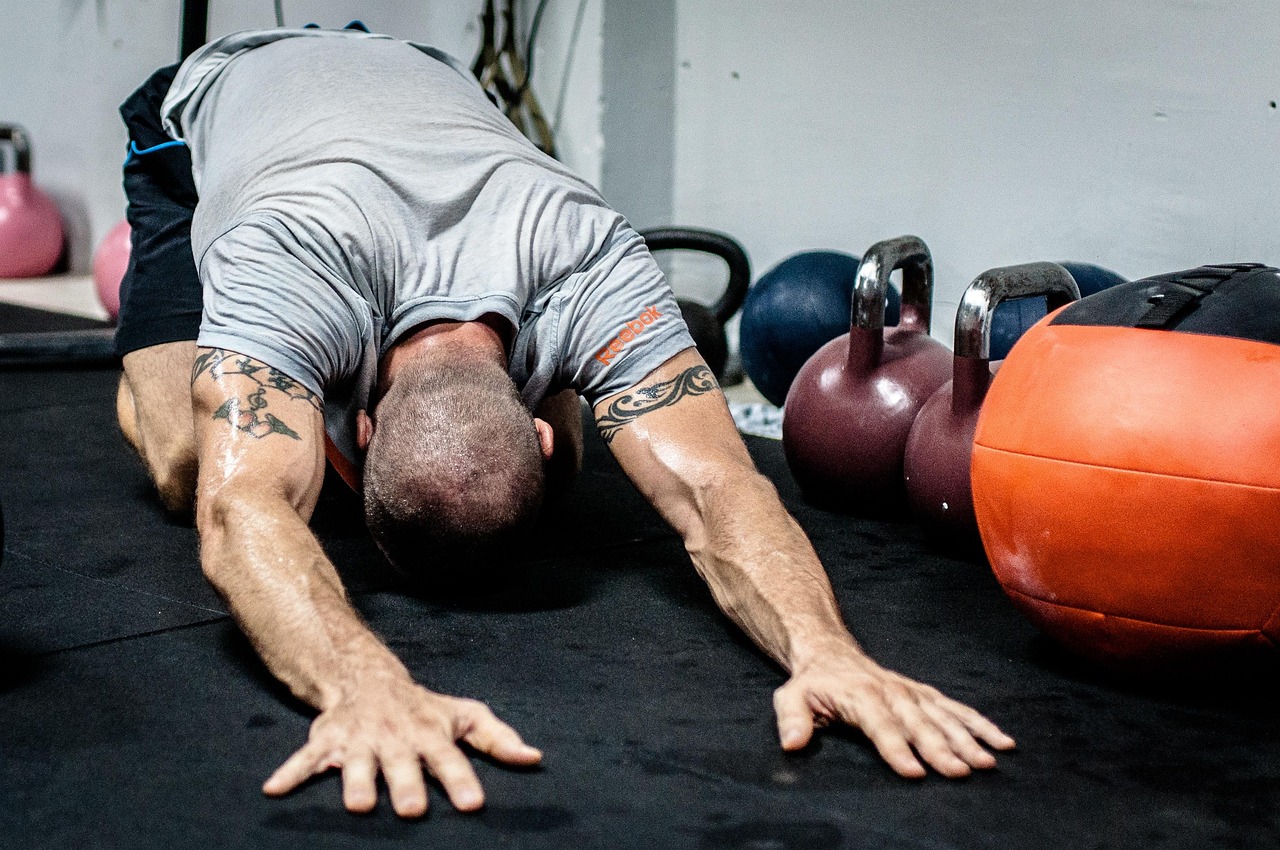 Kettlebell, stretching, fitness, crossfit, fit, exercise, training, gym, workout, wallball, male, man, physical, athletic, strength, tattoo, healthy, athlete, stretching, stretching, stretching, stret