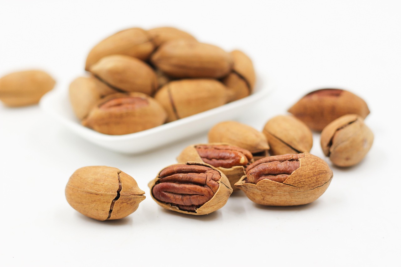 Pecans, nuts, cracked, open, protein, food, snack, pecan nuts, shelled nuts, isolated, pecans, pecans, nuts, nuts, nuts, nuts, nuts