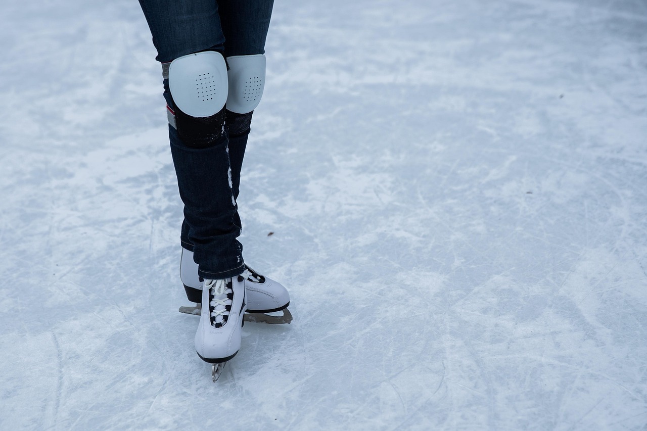 Skating boots, ice skates, ice rink, feet, figure skates, ice skating, knee pads, blades, boots, sports equipment, activity, frozen, ice, close-up, ice skates, ice rink, ice rink, ice rink, ice rink,