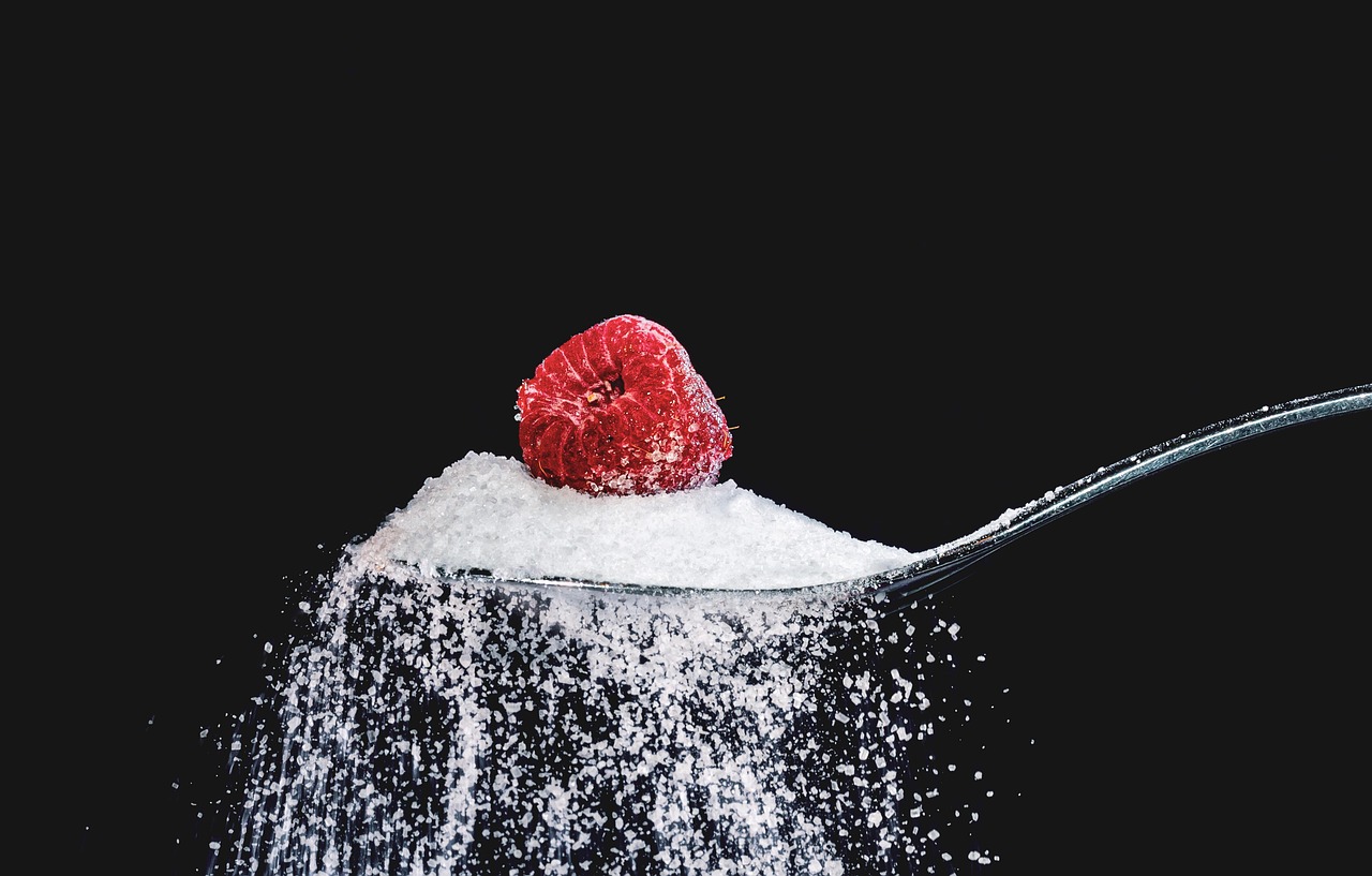 Raspberry, sugar, spoon, meal, cute, fruit, food, diet, diabetes, sweet, crystals, trickle, nourishment, sugar consumption, unhealthy, healthy, kitchen, close up, sugar, sugar, sugar, sugar, sugar, di