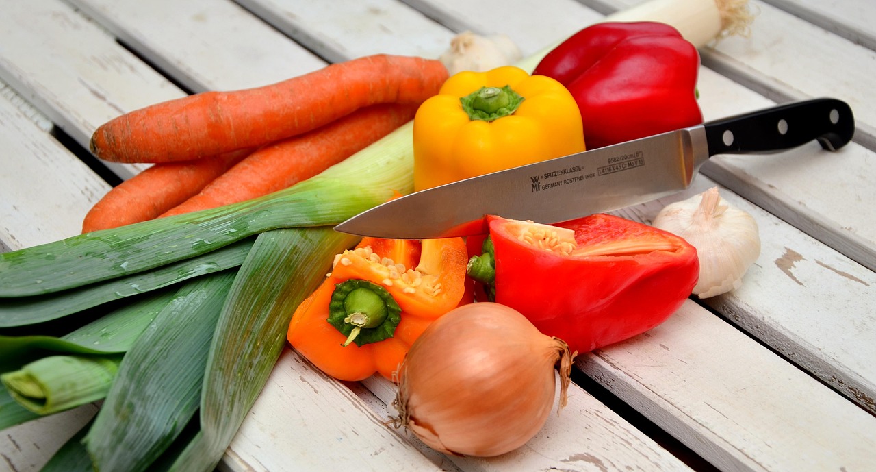 Vegetables, knife, paprika, traffic light vegetables, leek, food, meal, yellow pepper, red pepper, healthy, cut, cook, preparation, to cut, vegetables, vegetables, vegetables, knife, knife, knife, kni