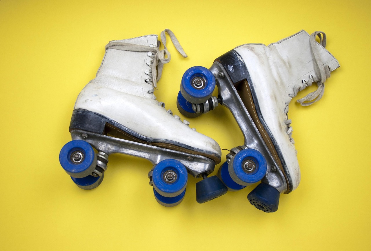 Roller Skating Gear: Quad vs Inline Skates, Wheels, Helmets and Pads