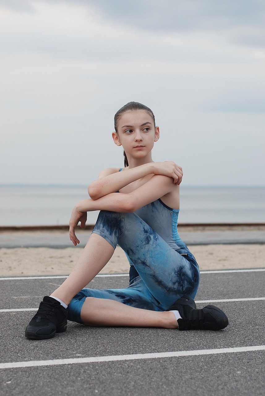 Girl, stretching, warming up, run, treadmill, young woman, sports, fitness, young woman, young woman, young woman, young woman, young woman, fitness