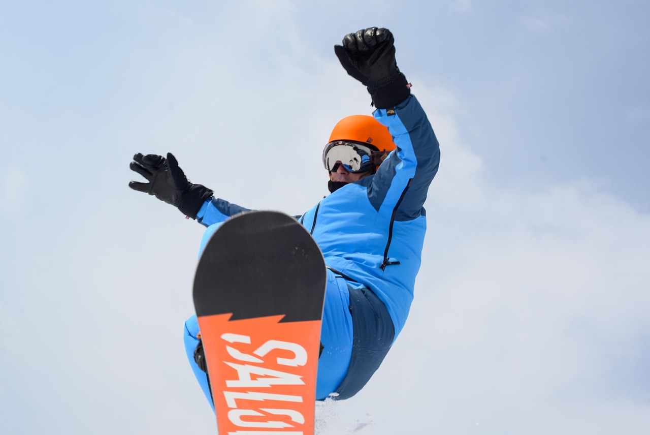 Man, competition, jump, snowboard, sport, people, male, person, athlete, training, exercise, men, lifestyle, fitness, professional, young, action, blue fitness, blue exercise, blue training, blue work