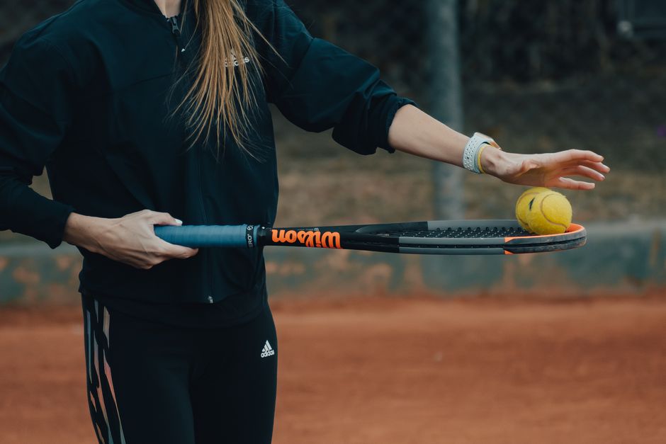 Tennis Injuries: Tennis Elbow, Shoulder, Wrist and When to See a Pro