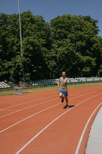 Track and Field Injuries: Prevention, Pole Vault Safety and When to See a Pro