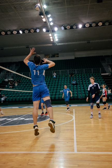 Volleyball Injuries: Ankles, Knees, Shoulders and When to See a Pro