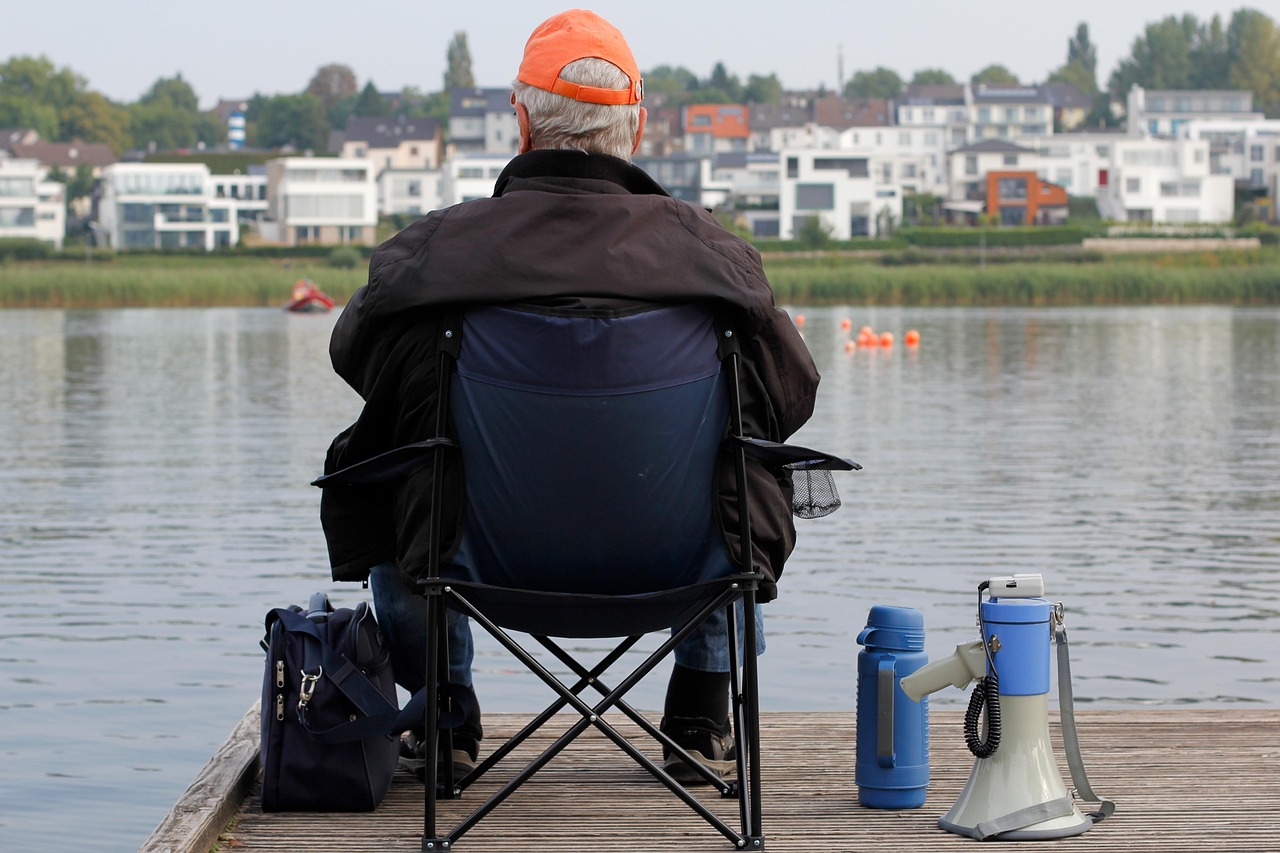 Referee, lake, megaphone, speaker, nature, announcement, water sports
