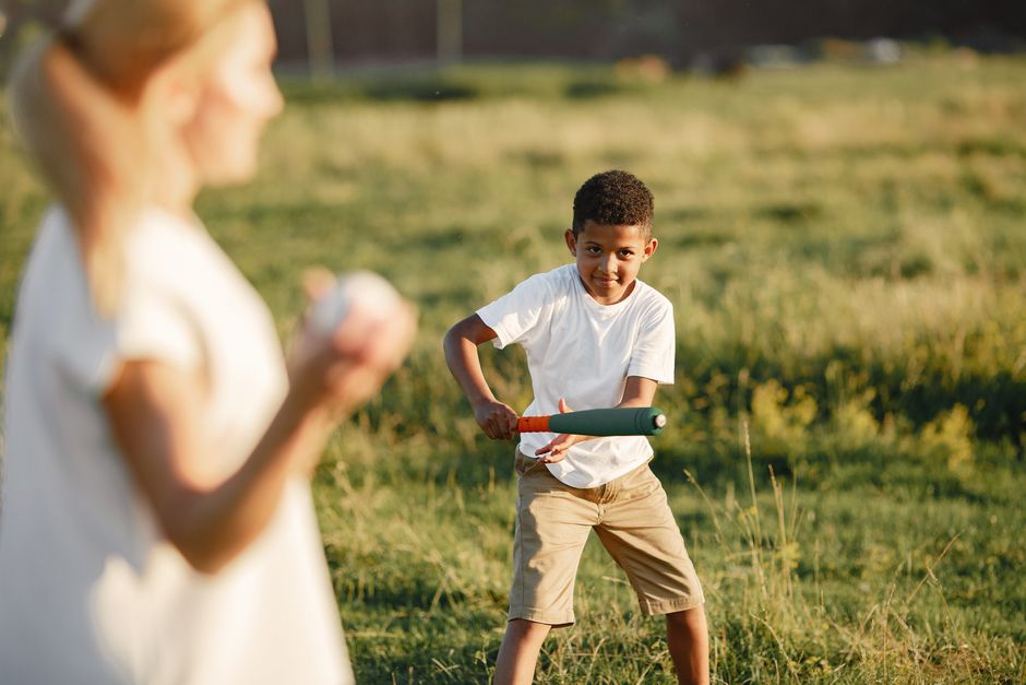 Youth Baseball: A Parent and Coach Guide by Age