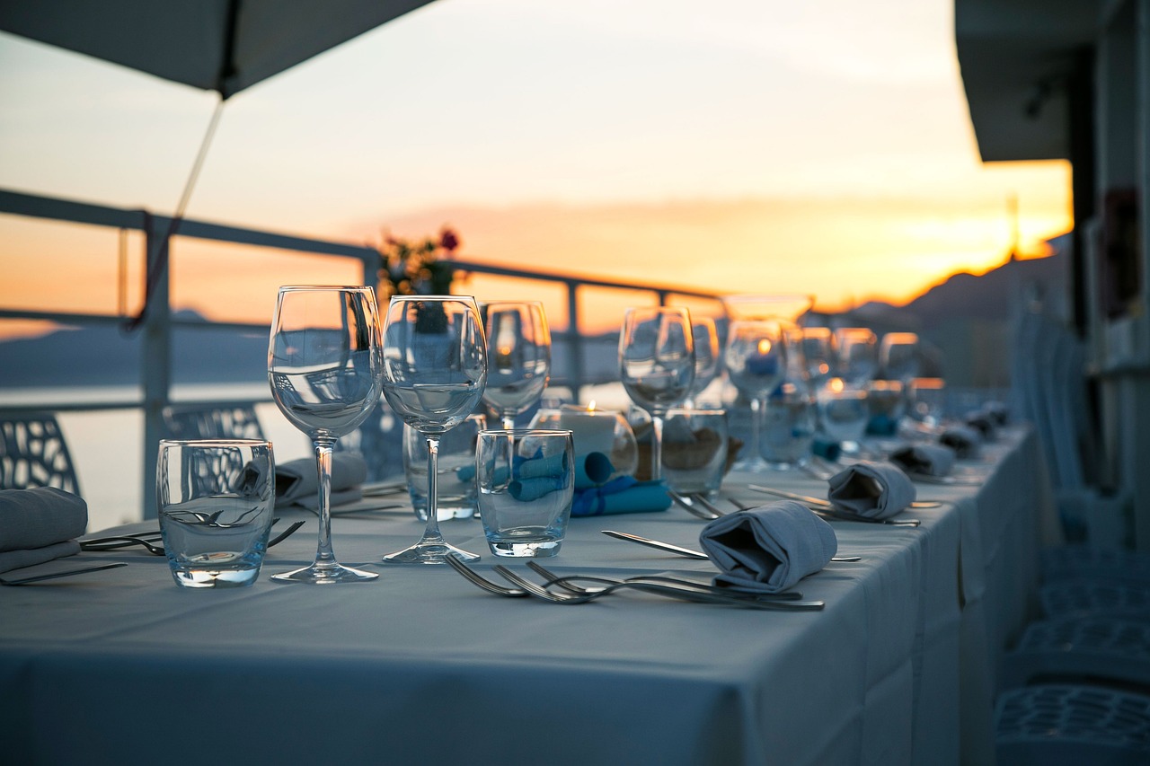 Table, glassware, cutlery, silverware, stemware, dining table, dinner table, table setting, table set-up, dinner, nature, luxury, restaurant, sunset